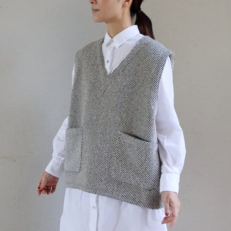 ARTE POVERA アルテポーヴェラ　ウール＆リネン混ベスト　#キナリｘ黒