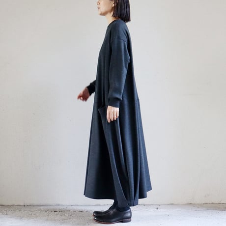**またまた再入荷**atelier naruse アトリエナルセ　wool cocoon one-piece　ウールコクーンワンピース　【送料無料】