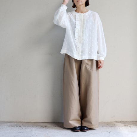 MAGALI マガリ　コットンスノードットフリルブラウス　#ホワイト、ブラック