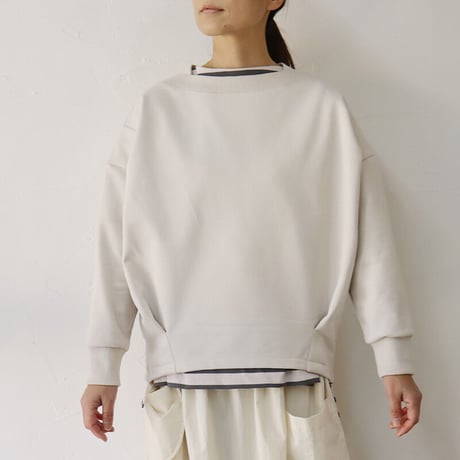 maomade マオメイド　きれいめしっかり裏毛変形ネックタック入りプルオーバー