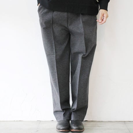 TRAVAIL MANUEL トラバイユマニュアル　ミラノリブピンタックパンツ　#チャコールグレー、ブラック