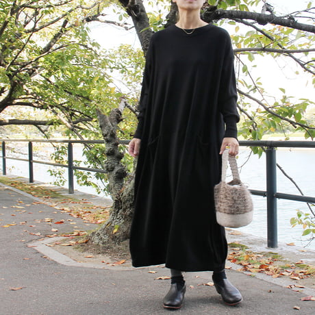 **またまた再入荷**atelier naruse アトリエナルセ　wool cocoon one-piece　ウールコクーンワンピース　【送料無料】