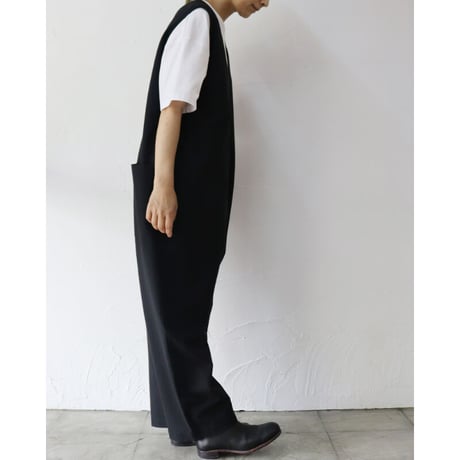 TRAVAIL MANUEL 　トラバイユマニュアル　リネンプラスストレッチVネックサロペット　#ブラック