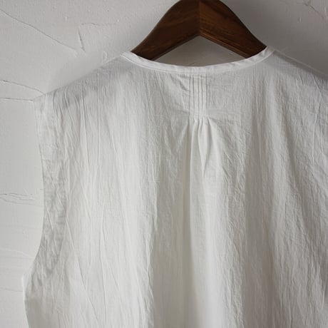 ARTE POVERA アルテポーヴェラ　リネン＆コットンMIXギャザーカラーベスト　#ブラック、ホワイト