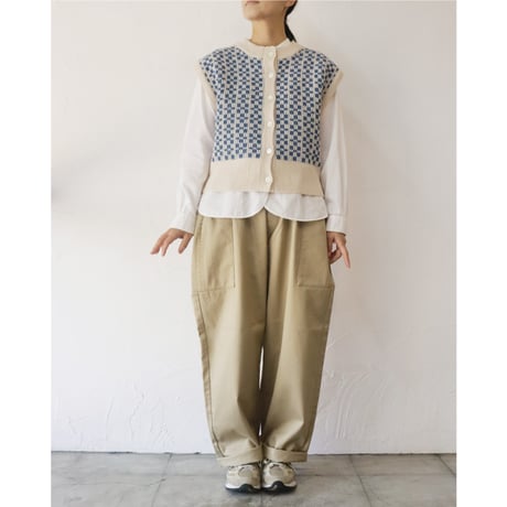 **再入荷** homspun ホームスパン　メリノウール前開きベスト　#アイボリーｘブルー、ブラックｘチャコール