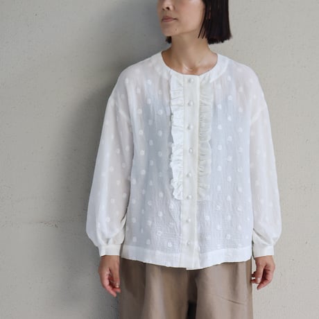 MAGALI マガリ　コットンスノードットフリルブラウス　#ホワイト、ブラック