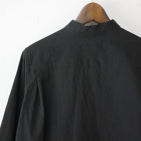**再入荷** atelier naruse アトリエナルセ　コットンバンドカラーシャツ　#ホワイト、ブラック　【送料】