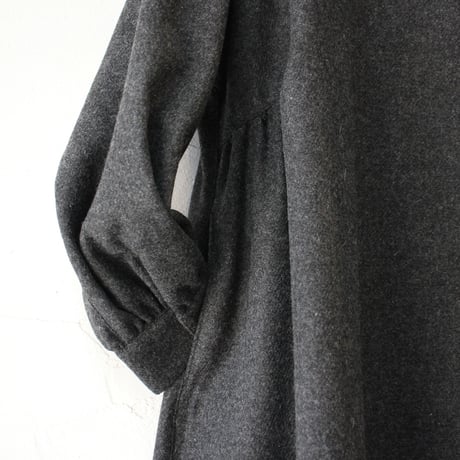 **再入荷** Linenya リネンヤ　ウール長袖スタンドカラーワンピース　#ブラック、グレー