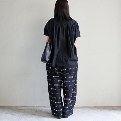 ARTE POVERA アルテポーヴェラ　インドジャガード2タックイージーパンツ　#サンドベージュ、ブラック