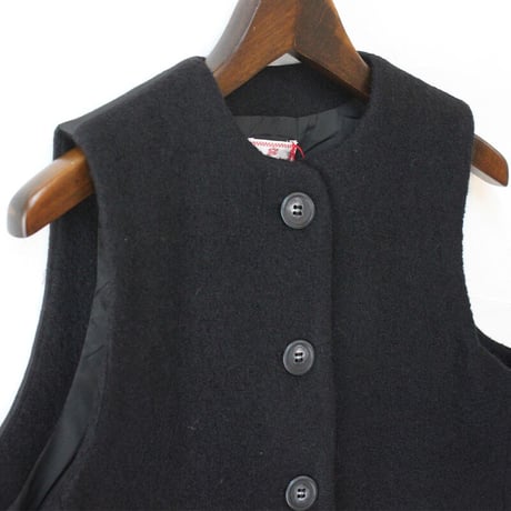 **再入荷**maomade マオメイド　圧縮ウール×タフタ中綿キルトベスト　#キナリ、ブラック