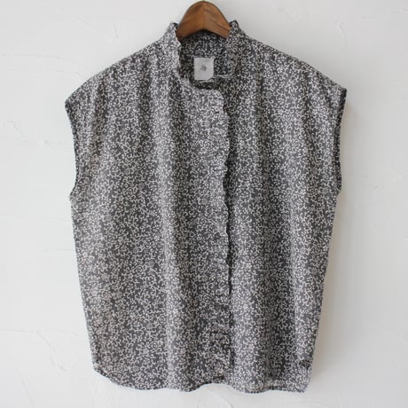 maison de soil メゾンドソイル アラベスク柄ノースリーブフリルカラーブラウス　#DK.GREY
