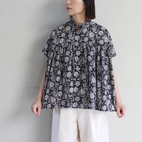 soil ソイル　フラワーフリルカラーフレンチスリーブシャツ　#ブラック、ベージュ