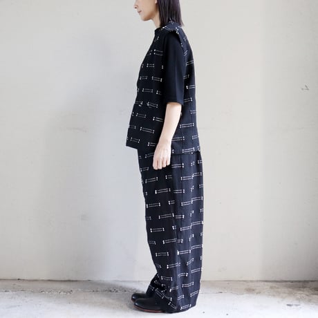 ARTE POVERA アルテポーヴェラ　インドジャガードVベスト　#サンドベージュ、ブラック