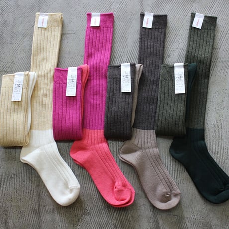 homspun ホームスパン　C/W配色リブハイソックス　#シロ、ピンク、グレージュ、ダークグリーン