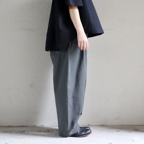 atelier naruse アトリエナルセ　コットンツイルタックパンツ　cotton twill tuck pants　#ピンク、チャコール
