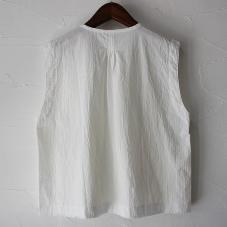 ARTE POVERA アルテポーヴェラ　リネン＆コットンMIXギャザーカラーベスト　#ブラック、ホワイト