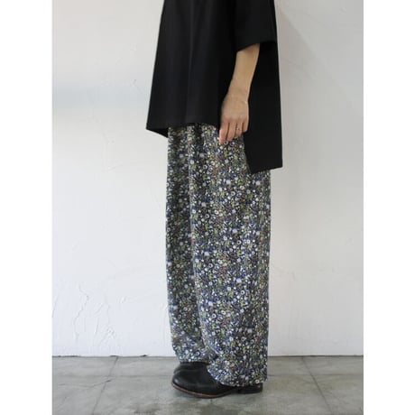 TRAVAIL MANUEL トラバイユマニュアル　フラワープリントイージーパンツ　#navy