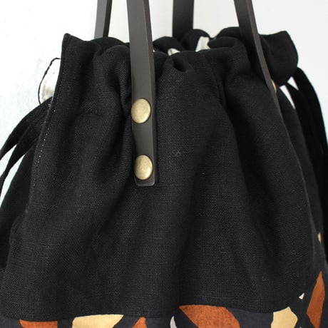 ARTE POVERA アルテポーヴェラ　SuKiMaリメイク インドハンドプリント巾着BAG（M)　#ブラウン、ブラック