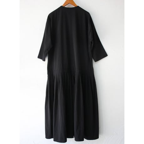 **またまた再入荷** homspun　ホームスパン　コットンラチネ八分袖タックワンピース　#アイアンブルー、ネイビー、ブラック