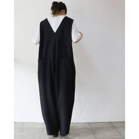 TRAVAIL MANUEL 　トラバイユマニュアル　リネンプラスストレッチVネックサロペット　#ブラック