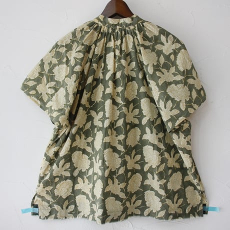 ARTE POVERA アルテポーヴェラ　インド草木染めハンドプリントスタンドギャザーシャツ　#オリーブ