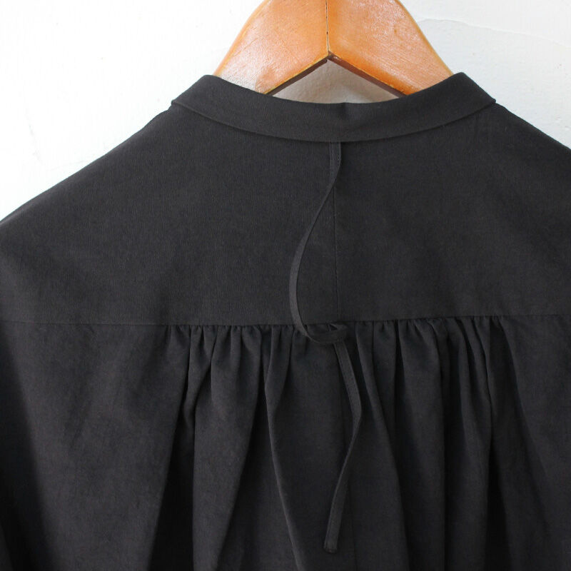 SUSURI ススリ ヘムレンシャツ #greenish black , off white