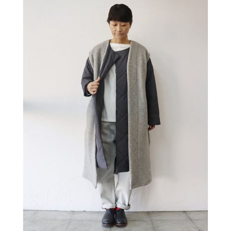 ARTE POVERA アルテポーヴェラ　リサイクルウールパイルロングベスト　#生成りベージュ、ライトグレー