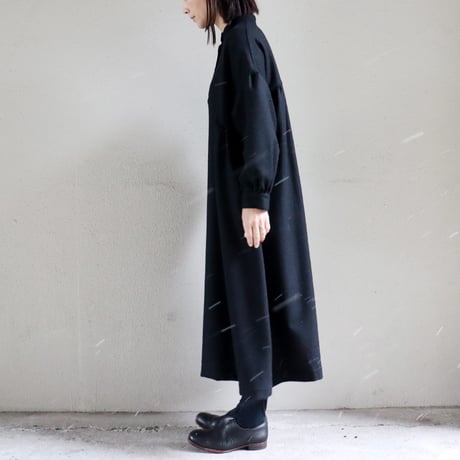 **再入荷** Linenya リネンヤ　ウール長袖スタンドカラーワンピース　#ブラック、グレー