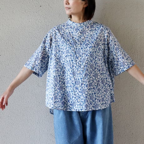 **再入荷**LinenYa リネンヤ　コットンボイルフラワープリントバンドカラー半袖シャツ　#ネイビー、ホワイト