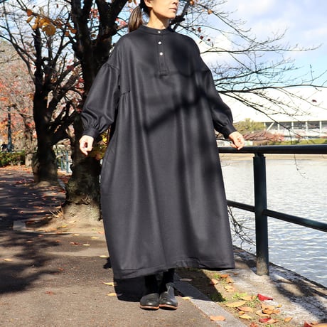 **再々入荷** LinenYa リネンヤ　ウール長袖スタンドカラーワンピース　#ブラック、ネイビー、グレー