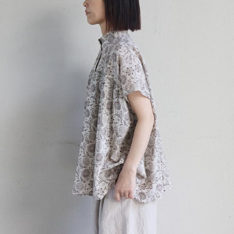 soil ソイル　フラワーフリルカラーフレンチスリーブシャツ　#ブラック、ベージュ