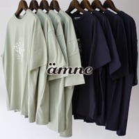 amne アンヌ　Tシャツ　ブティック柄半袖Tシャツ　#ホワイト、セージ、ネイビー