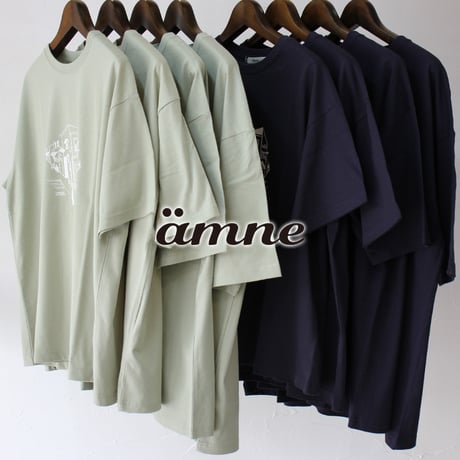 amne アンヌ　Tシャツ　ブティック柄半袖Tシャツ　#ホワイト、セージ、ネイビー