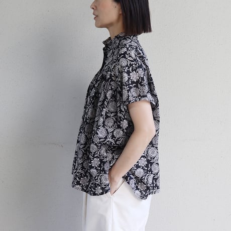 soil ソイル　フラワーフリルカラーフレンチスリーブシャツ　#ブラック、ベージュ