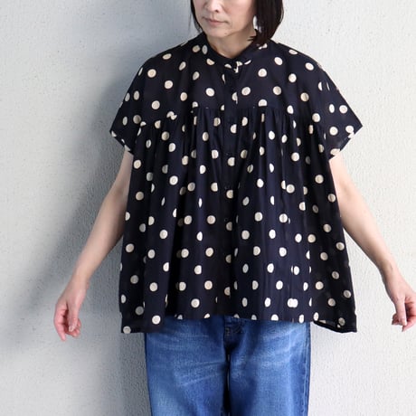 **再入荷** soil ソイル　ドットバンドカラーフレンチスリーブシャツ　#ブラック、ネイビー