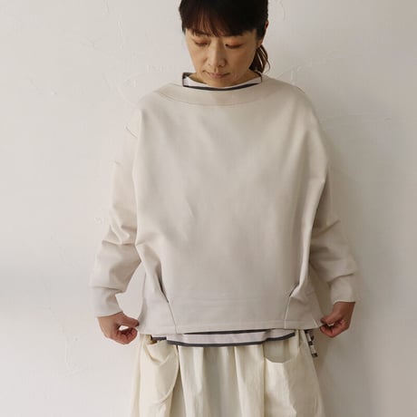 maomade マオメイド　きれいめしっかり裏毛変形ネックタック入りプルオーバー