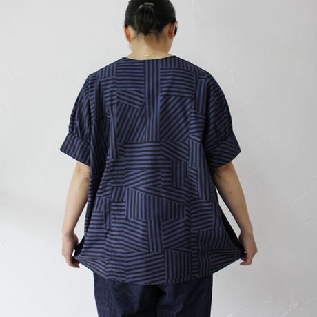 homspun ホームスパン　パッチワークストライププリントVネックブラウス　#オフ白×オリーブ、エンジ×ネイビー、ネイビー×ブラック
