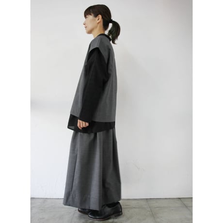 **またまた再入荷** homspun ホームスパン　ウールトロピカルクロスノースリーブブラウス　#チャコール、ネイビー　【送料無料】