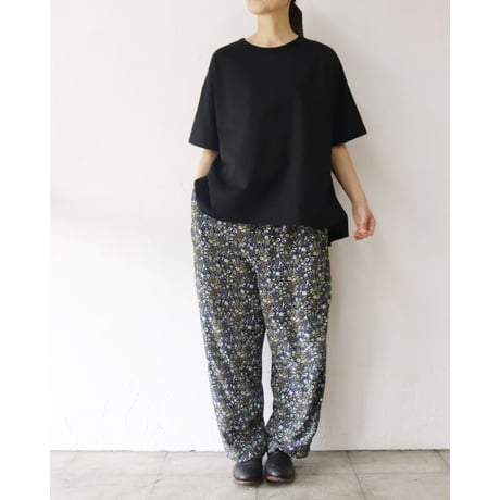 TRAVAIL MANUEL トラバイユマニュアル　フラワープリントイージーパンツ　#ネイビー