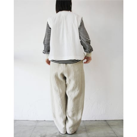 ARTE POVERA アルテポーヴェラ　リネン＆コットンMIXギャザーカラーベスト　#ブラック、ホワイト