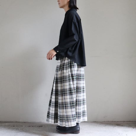 **またまた再入荷**Linenya リネンヤ　高密度サテン長袖丸襟ブラウス　#black