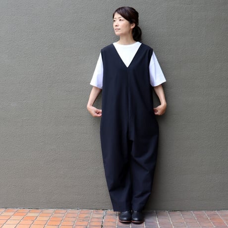 TRAVAIL MANUEL 　トラバイユマニュアル　リネンプラスストレッチVネックサロペット　#ブラック