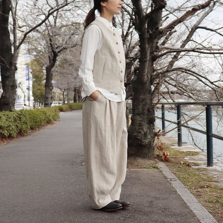 **またまた再入荷** atelier naruse アトリエナルセ　linen vest　リネンベスト　#ベイジュ、チャコール
