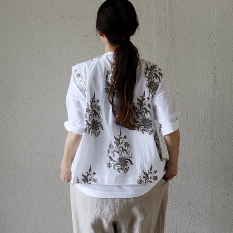 ARTE POVERA アルテポーヴェラ　インド草木染めハンドプリントギャザーカラーベスト　#オフ白