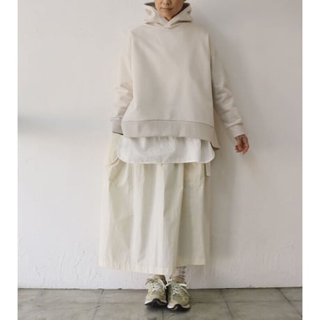 maomade マオメイド　きれいめしっかり裏毛Aラインフード付きプルオーバー