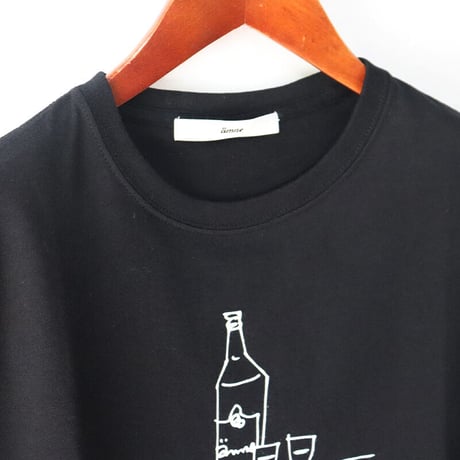 amne アンヌ　H_s tee " Kräftskiva "柄半袖Tシャツ　#ブラック