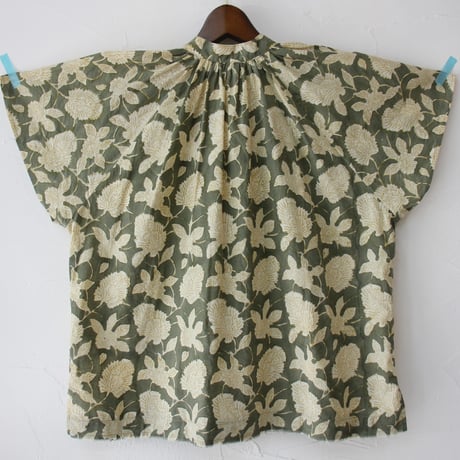ARTE POVERA アルテポーヴェラ　インド草木染めハンドプリントスタンドギャザーシャツ　#オリーブ
