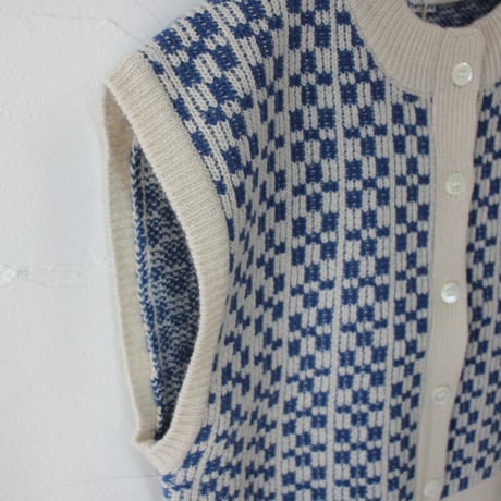 **再入荷** homspun ホームスパン　メリノウール前開きベスト　#アイボリーｘブルー、ブラックｘチャコール