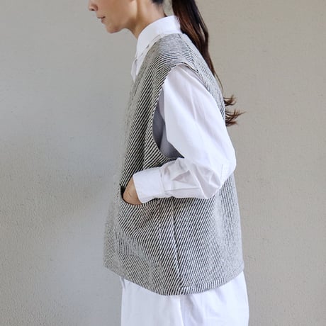 ARTE POVERA アルテポーヴェラ　ウール＆リネン混ベスト　#キナリｘ黒