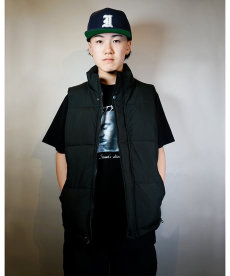 BACK EMBROIDERED DOWN VEST / BLACK